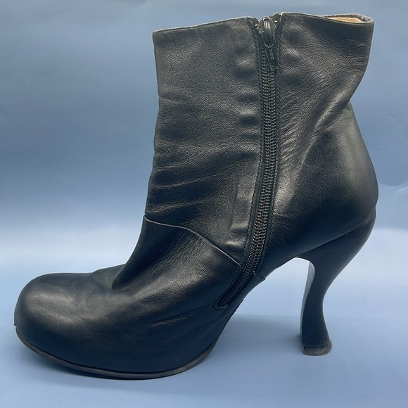 JOHN FLUEVOG ATTENTIONS: JOLIE ZIP BOOTIE, Size 8, Preowned, Hard to Find - Picture 11 of 17